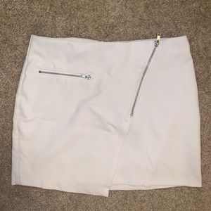 🌸 3/$20 H&M white skirt